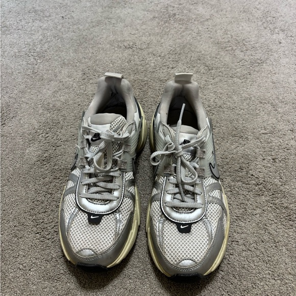 Nike V2K Run Casual Sneakers- Women’s 9 - Picture 2 of 6